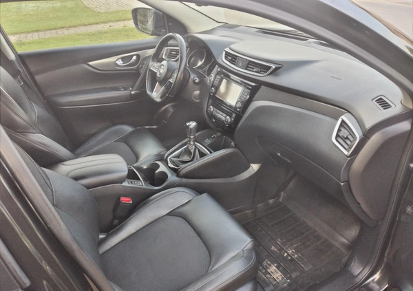 Nissan Qashqai cena 75800 przebieg: 97000, rok produkcji 2018 z Zalewo małe 254